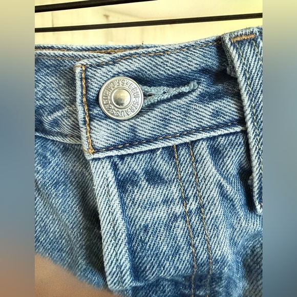 Levi's 501 Medium Indigo Distressed Denim Shorts - Picture 7 of 9